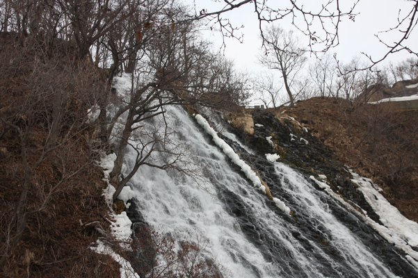 冬の「オシンコシンの滝」