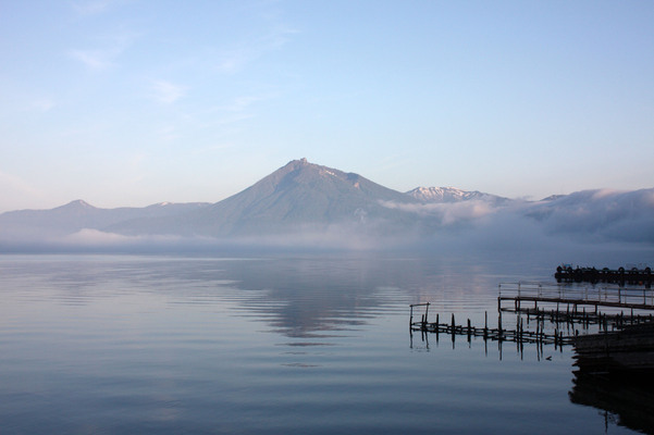支笏湖の桟橋と恵庭岳/癒し憩い画像データベース