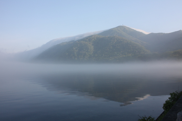 朝霧と支笏湖