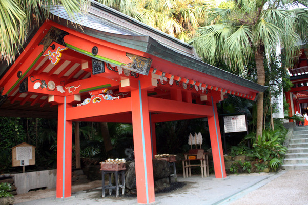 青島神社の「手水舎」