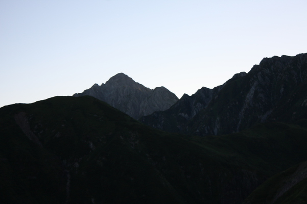 夜明け前の剣岳