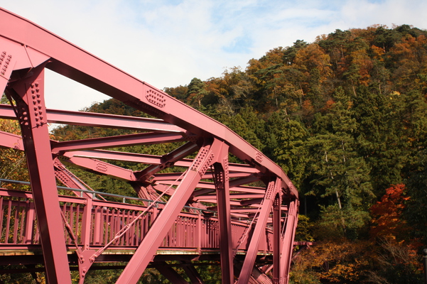 山中温泉の「あやとり橋」から見た鶴仙渓の秋景色