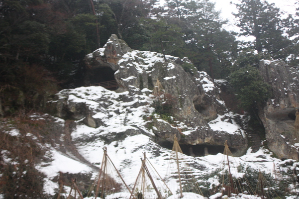 降雪の那谷寺「奇岩遊仙境」