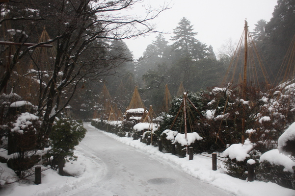 那谷寺の雪景色