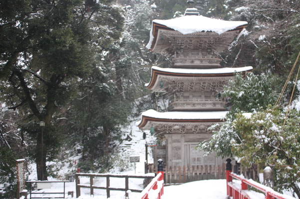 降雪の那谷寺「三重塔」