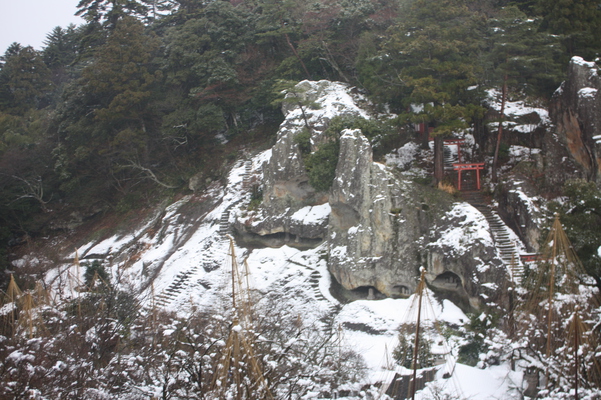 雪の那谷寺「奇岩遊仙境」