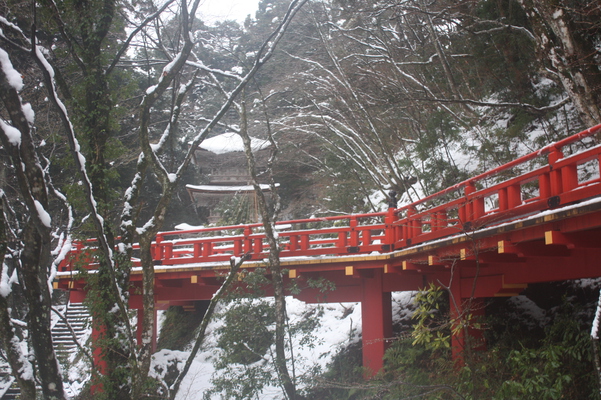 降雪の那谷寺「楓月橋」