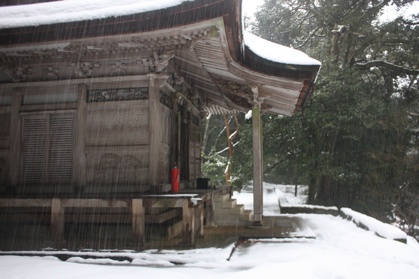 降雪の那谷寺「護摩堂」