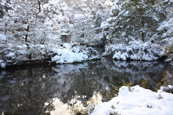 積雪の尾山神社「神苑」