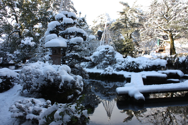 尾山神社「神苑」の雪景色