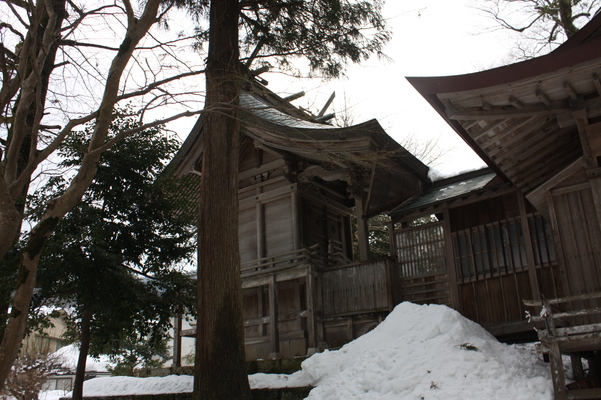 積雪の「三朝神社」本殿