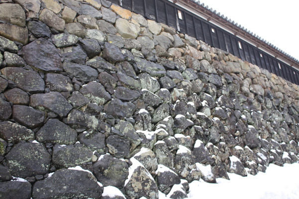 積雪の松江城「二の丸石垣」