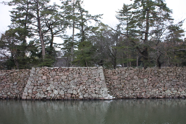 松と石垣
