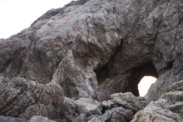 海蝕洞の「日出の石門（岸の石門）」