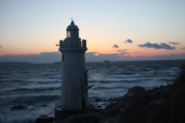 「伊良湖岬灯台」と夜明け