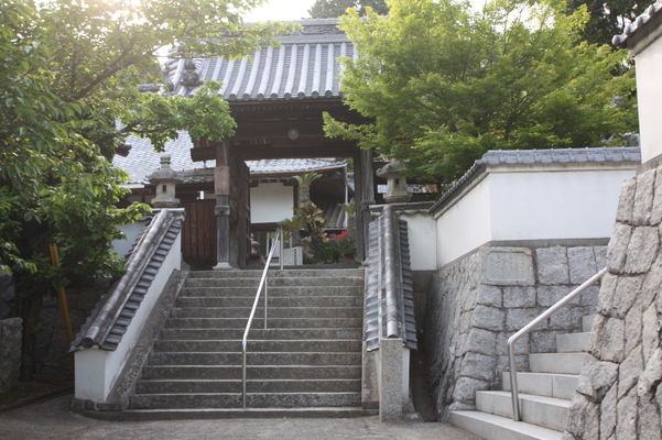 因島・金蓮寺の山門/癒し憩い画像データベース