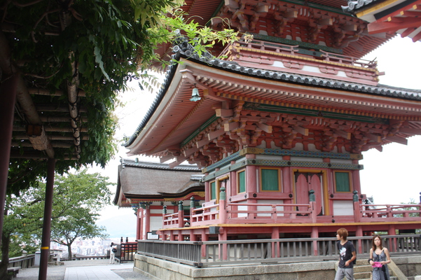 夏の清水寺「三重塔」近景