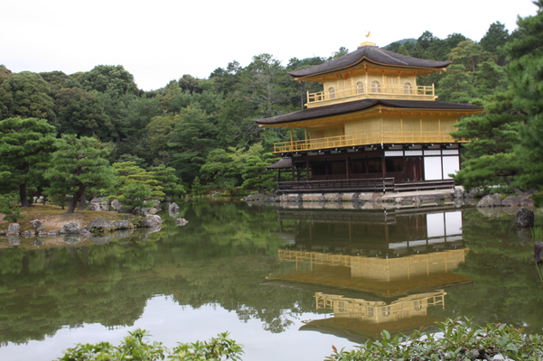 夏の金閣寺と鏡湖池
