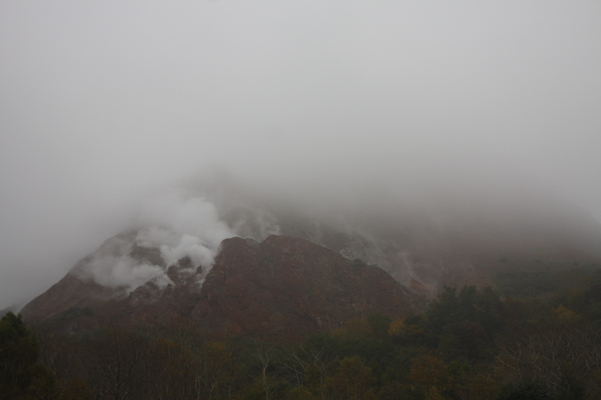 霧の中の「昭和新山」