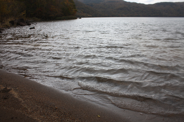 秋の湖愁