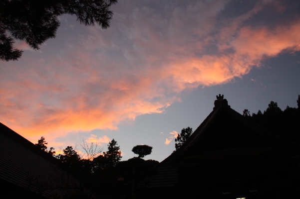 夕焼け雲と山口・瑠璃光寺