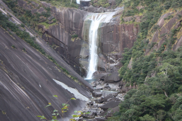 屋久島の「千尋の滝」