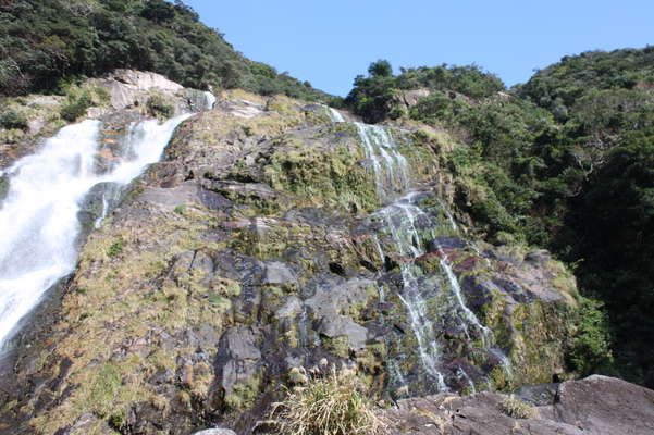 青空と屋久島「大川の滝」