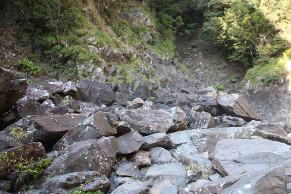 屋久島の「大川の滝」周辺の巨岩群