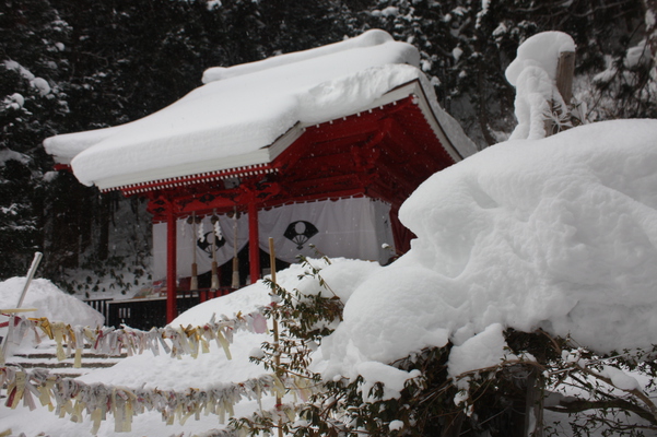 積雪の「御座石神社」