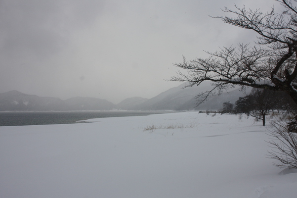積雪の田沢湖
