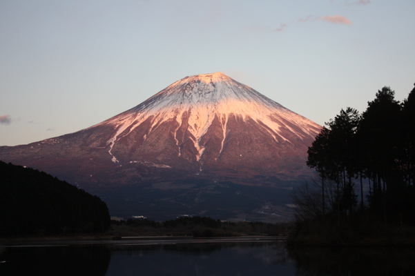 田貫湖から見た冬の富士