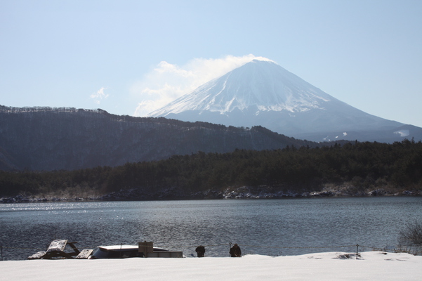 冬の「西湖」と富士山
