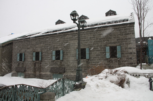 氷雪の小樽運河の倉庫