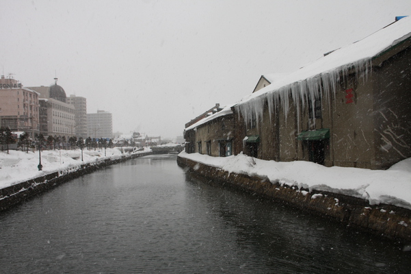 氷と雪の小樽運河