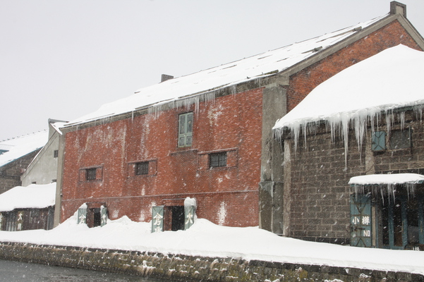 降雪の小樽運河倉庫
