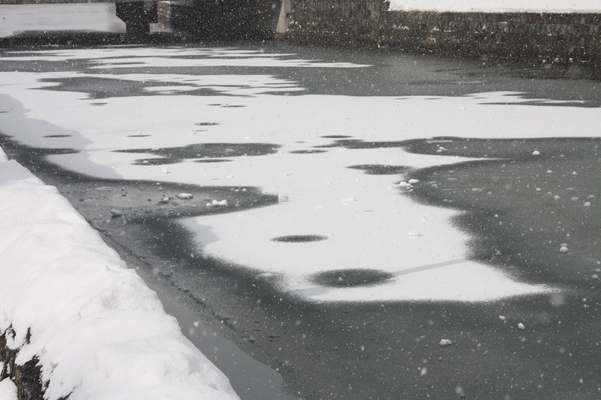氷結した小樽運河