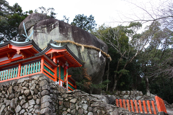 新宮の「神倉神社」と巨岩「ゴトビキ岩」/癒し憩い画像データベース
