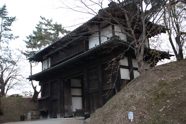 弘前城の「東内門」