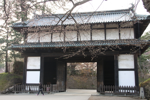津軽・弘前城の「南内門」