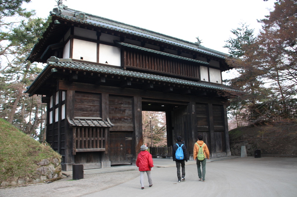 津軽・弘前城の「南内門」