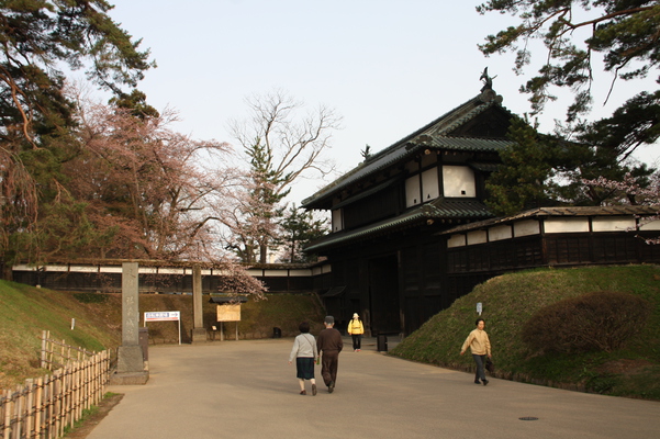 津軽・弘前城の「追手門」