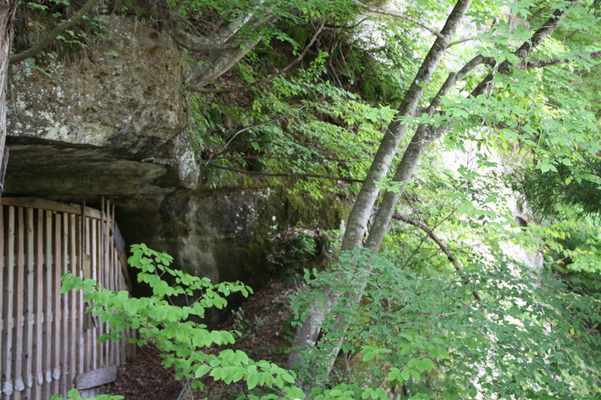 「塔のへつり」にある洞窟内の「虚空蔵尊」