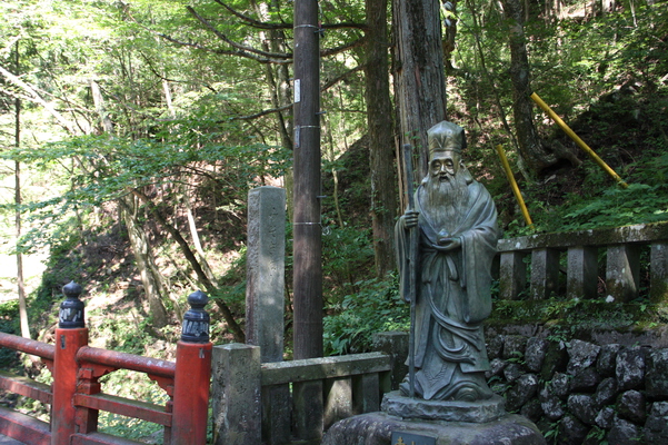 榛名神社の「みそぎ橋」と布袋像