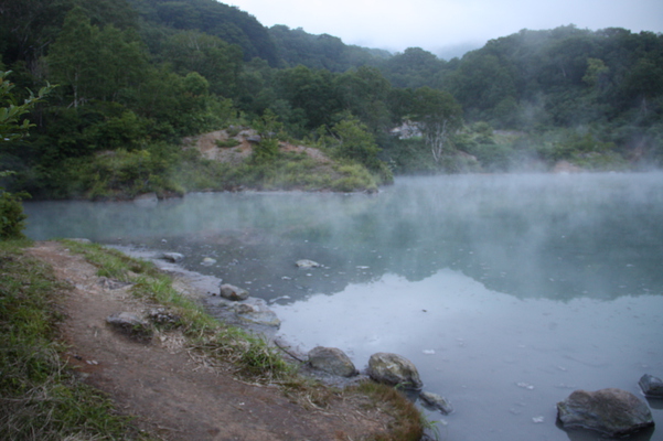 「八甲田ゴードライン」の地獄沼（温泉沼）/癒し憩い画像データベース