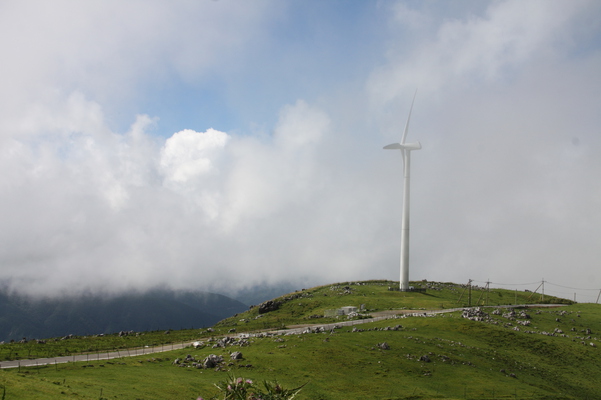 四国カルスト台地の風力発電/癒し憩い画像データベース