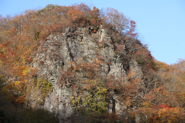 晩秋の岩山/癒し憩い画像データベース