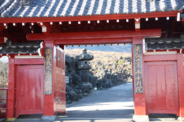 浅間山観音堂の惣門