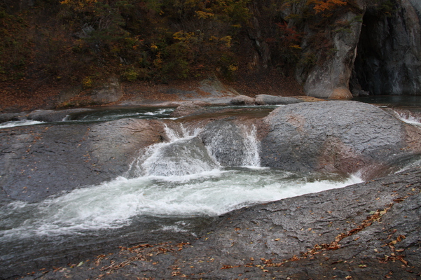 秋の吹割渓谷「鱒飛の滝」