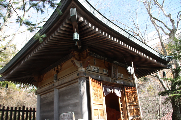「竜頭ノ滝」そばの寺