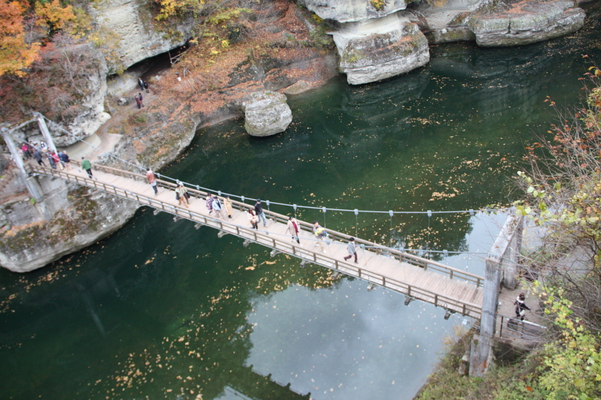 秋の南会津「塔のへつり」と吊り橋